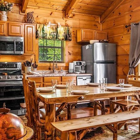 Villa Cozy Cabin W/Hot Tub & Wifi In Gatlinburg Extérieur photo