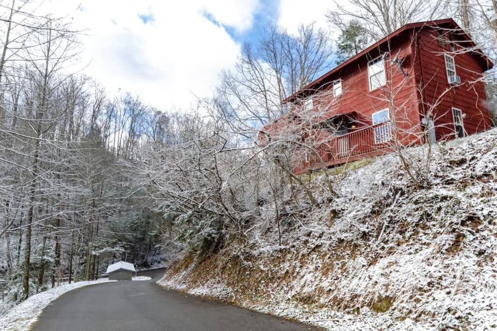Villa Cozy Cabin W/Hot Tub & Wifi In Gatlinburg Extérieur photo