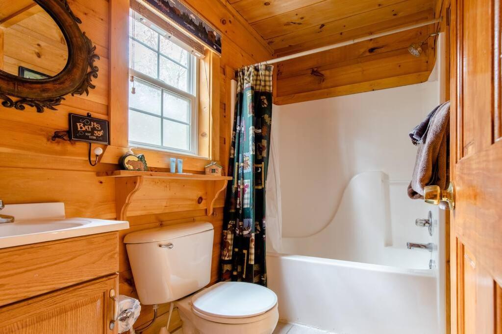 Villa Cozy Cabin W/Hot Tub & Wifi In Gatlinburg Extérieur photo