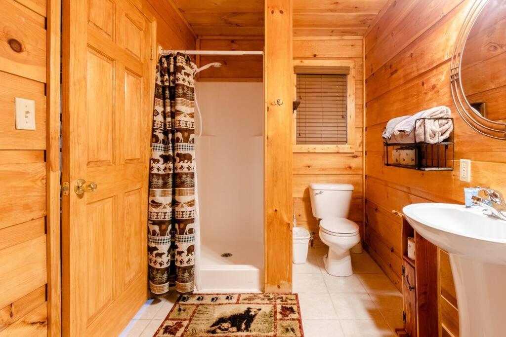 Villa Cozy Cabin W/Hot Tub & Wifi In Gatlinburg Extérieur photo